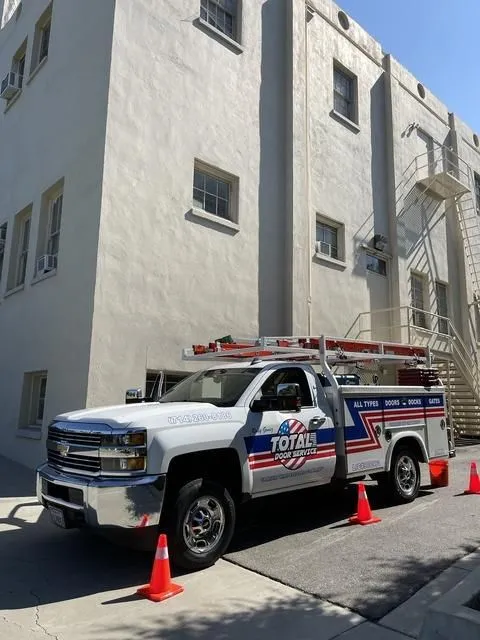 dd475ee4-7058-4694-83b6-870d0f3260c4-1920w